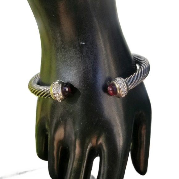 VINTAGE DESIGNER INSPIRED SILVERTONE CABLE  & FAUX JEWEL  BRACELET - Picture 2 of 6